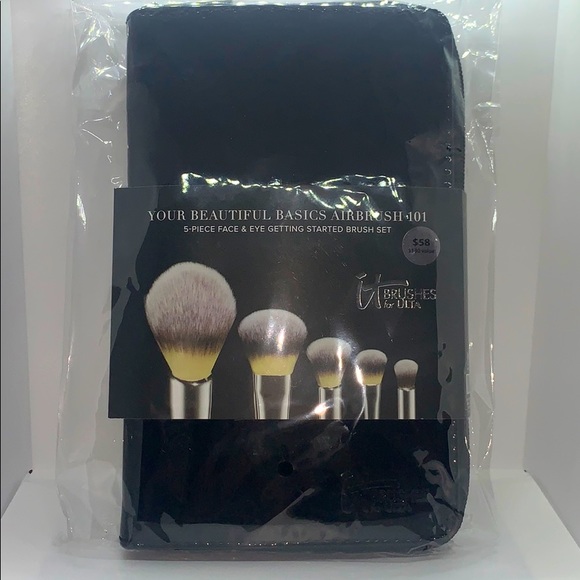 it cosmetics Other - It Cosmetics Brushes 🖤 Price Is Firm